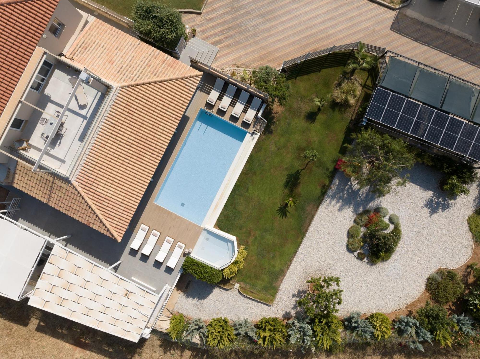 Alba Bianca Villa, Family Retreat With Heated Pool By Thinkvilla Villa